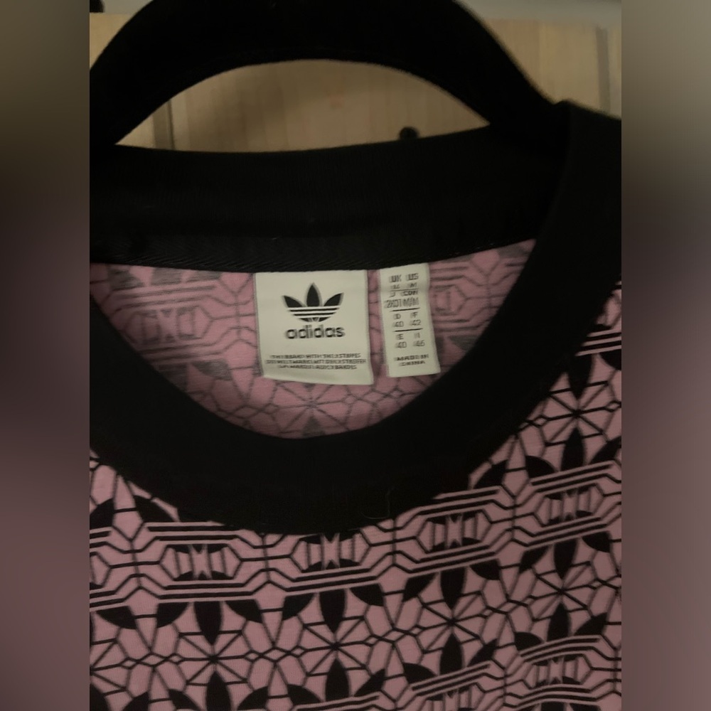 LIKE NEW Adidas Crop Logo Tee - Picture 2 of 5
